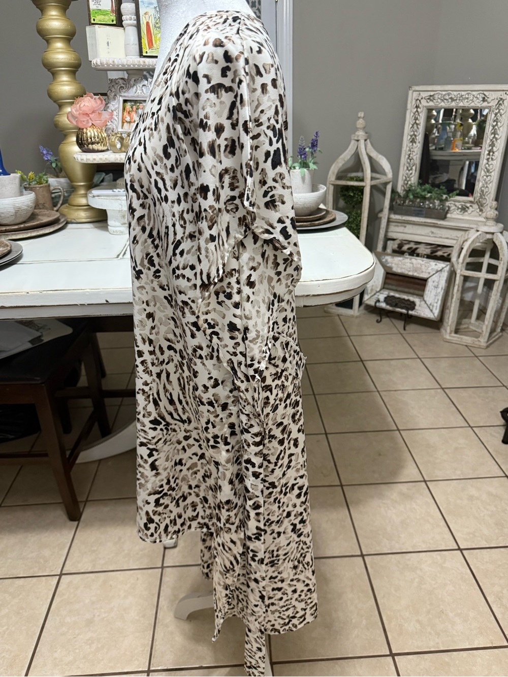 Entro Leopard Print Satin Caftan Dress | V-Neck | Flowy, size small oversized - Picture 5 of 13